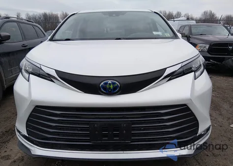 2022 Toyota Sienna Xle z USA, uszkodzony, nr VIN 5TDJSKFC1NS047117